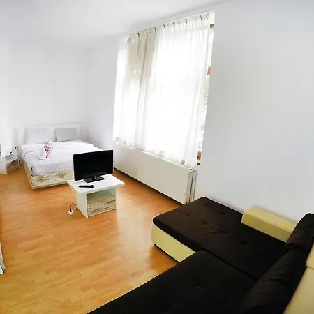 Saguna House Гостьовий будинок